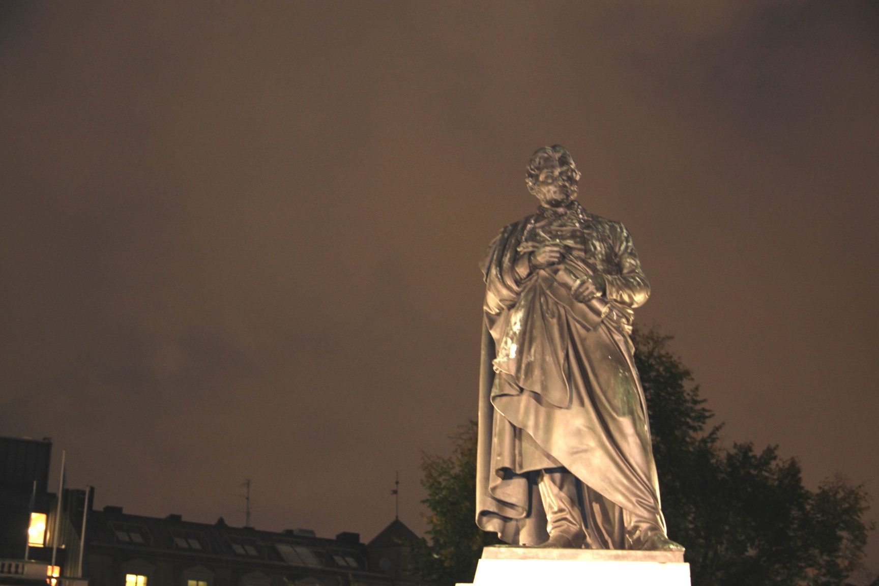 Jöns Jacob Berzelius' monument, Stockholm - 03.jpg